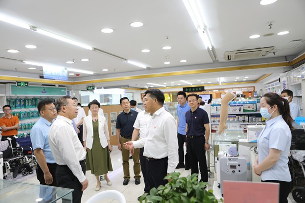 商務(wù)部副部長(cháng)盛秋平一行到國藥集團北京國大金象調研指導
